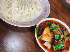 -歹歹的加个面过油肉拌面