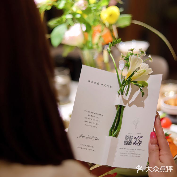 Tomacado 花厨｜鲜花与餐厅的结合浪漫与温度并存