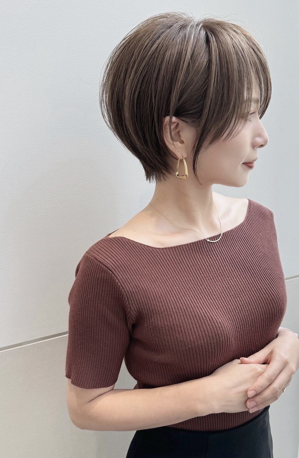 无论是经典的波波头,还是流行的短发碎发,都能让你在人群中脱颖而出