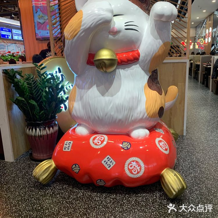这家店在天街刚开业时人满为患，要等很久