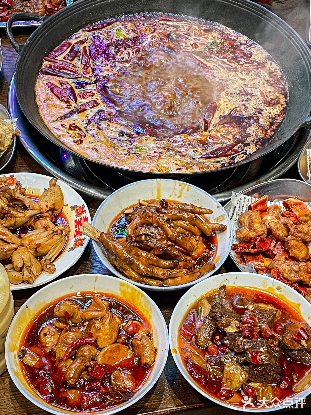 乌啦啦诚不欺我‼️这家独栋火锅夜市巨好吃😋