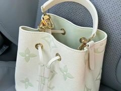 -小飞侠奢侈品回收 寄卖 养护(宝山宝龙广场店)