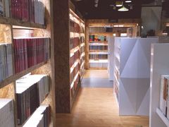 -新华里咖啡书吧(新华书店小寨店)