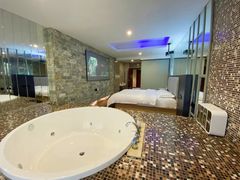 -简洛澜山酒店(武汉光谷步行街店)