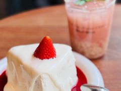 草莓奶油瀑布蛋糕-Blac+Blac(中海环宇荟店)