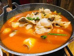 思茅酸汤鱼片-老滇山寨•云南特色菜•地方菜•民族风情歌舞表演(金碧店)