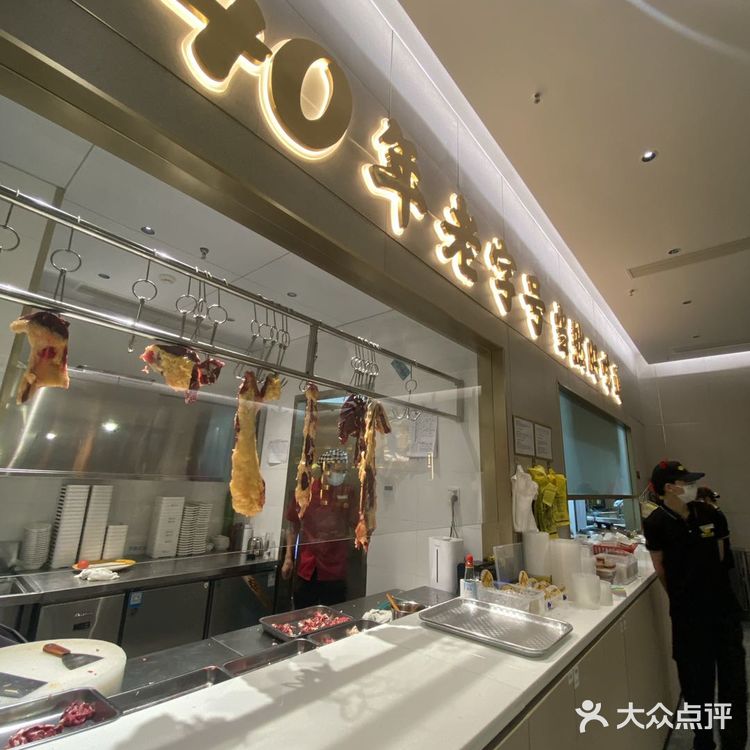 新店开业Ⅰ深圳必吃牛肉火锅，他们家的尊品雪花牛肉蛋糕太惊艳了