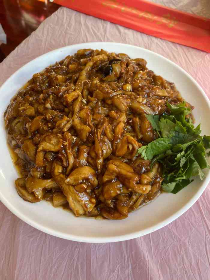 素烧茄子」味道同样不错,口较重,也是下饭神器 「鱼香鸡丝」略有失望