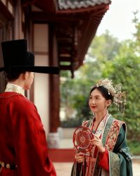 -喜爱高定婚纱摄影