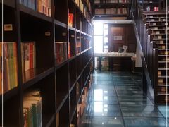 -钟书阁(松江泰晤士小镇店)