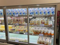 面包甜点陈列柜-白色日记·手作酸奶(麦凯乐店)