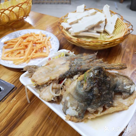 重庆石锅鱼(重庆路店)