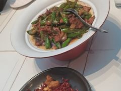 -阿瓦山寨·湘菜现炒·剁椒鱼头王(咸阳总店)