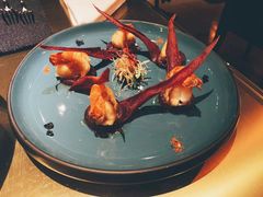 煎虾配紫薯泥薯片及姜味柠檬汁-AZUL by FUEL蓝色·法式酒馆(琶醍店)