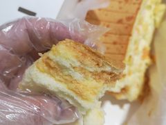 流心咸蛋黄蛋糕-汤姆大师傅鲜香牛肉饼(深圳保利文化广场店)