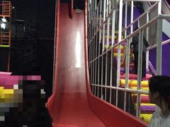 -嘿哟动霸CHUA·新潮玩运动娱乐中心·蹦床滑冰团建乐园