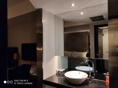 -桔子酒店(上海西藏北路地铁站店)