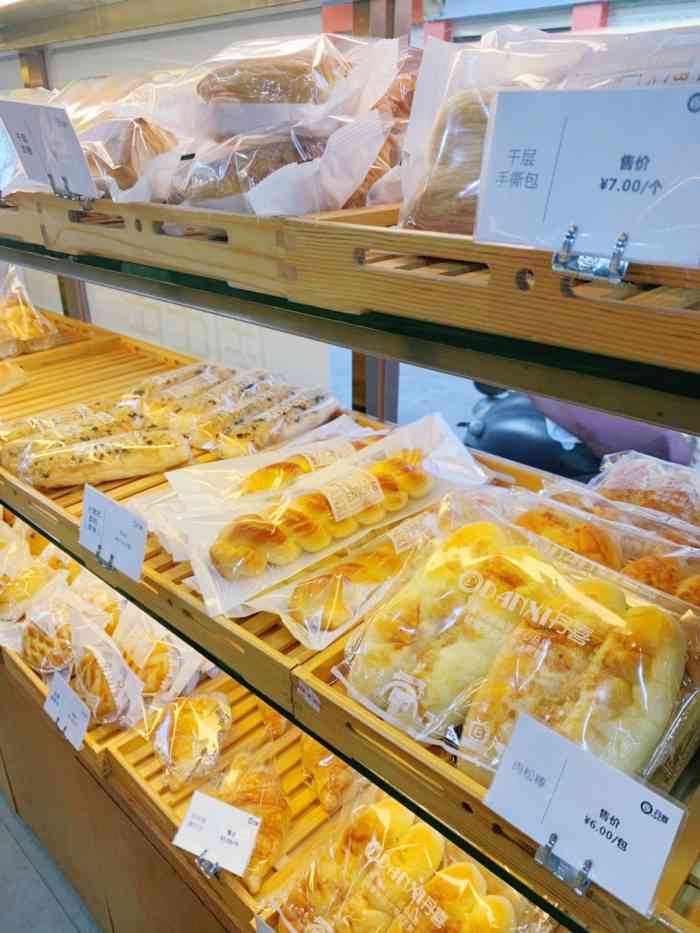丹喜面包(广兴店)-"昨天21号我妈妈下班去完市场进去买了个三.