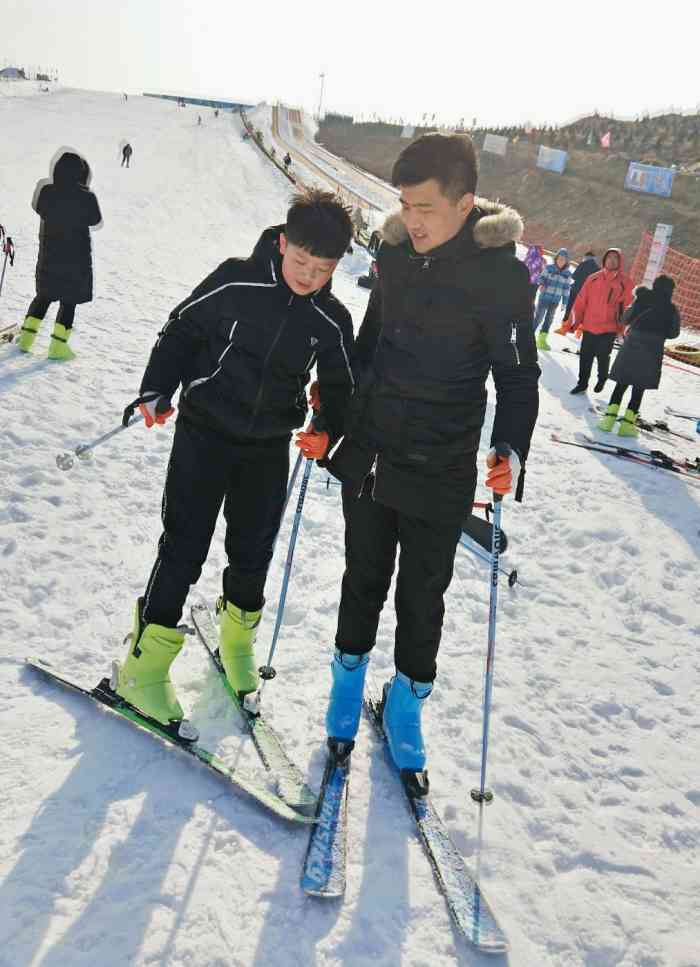 绿鑫春滑雪场图片