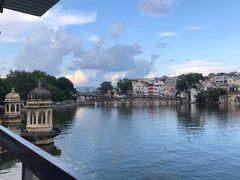 -Lake Shore Hotel & Restaurant