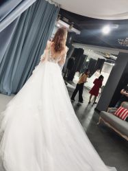 -艾米丽婚纱礼服