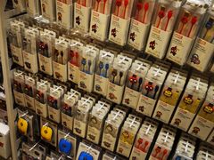 -名创优品(北京新中关购物中心地铁层店)