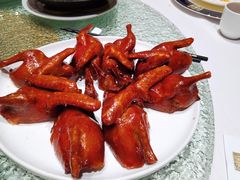 招牌玻璃皮乳鸽-北京厨房(SKP店)