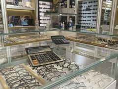 -美式眼镜·授权蔡司.依视路.尼康.豪雅.明月(人民广场店)