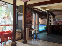 -阿瓦山寨·湘菜现炒·剁椒鱼头王(咸阳总店)