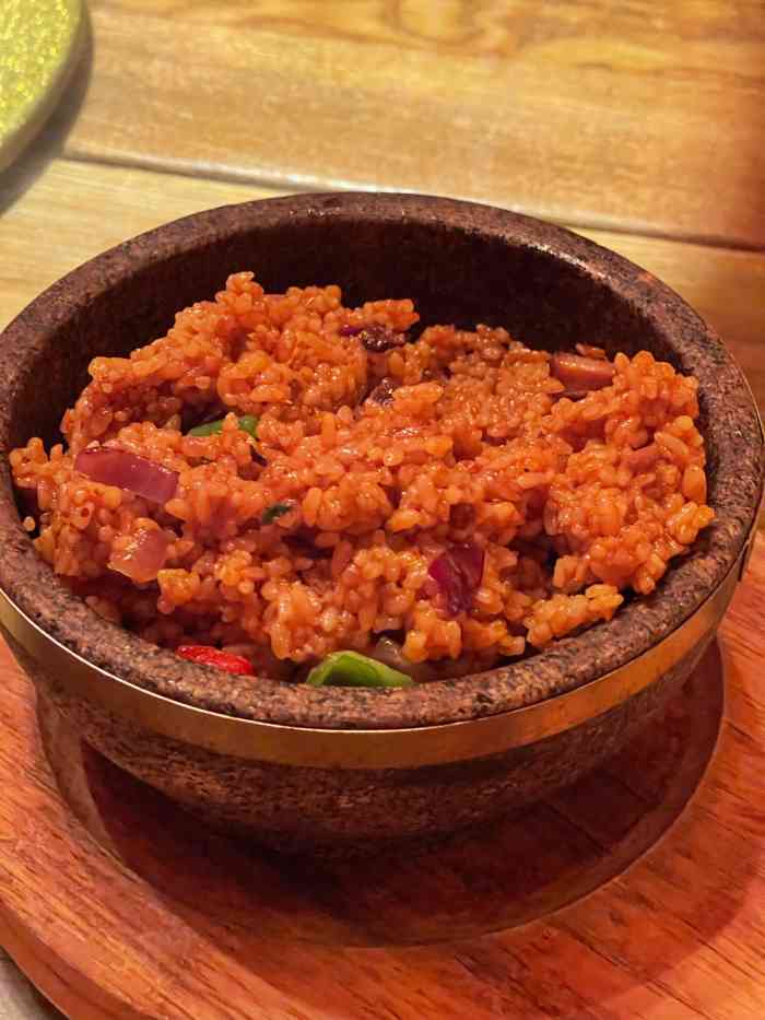 70后饭吧(奉贤苏宁店)-"饭店在南桥,位置是镇中心,边上是一个医院.