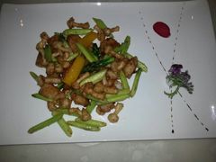 西芹炒牛肝菌-新富汇西郊公馆(怡甸别墅店)