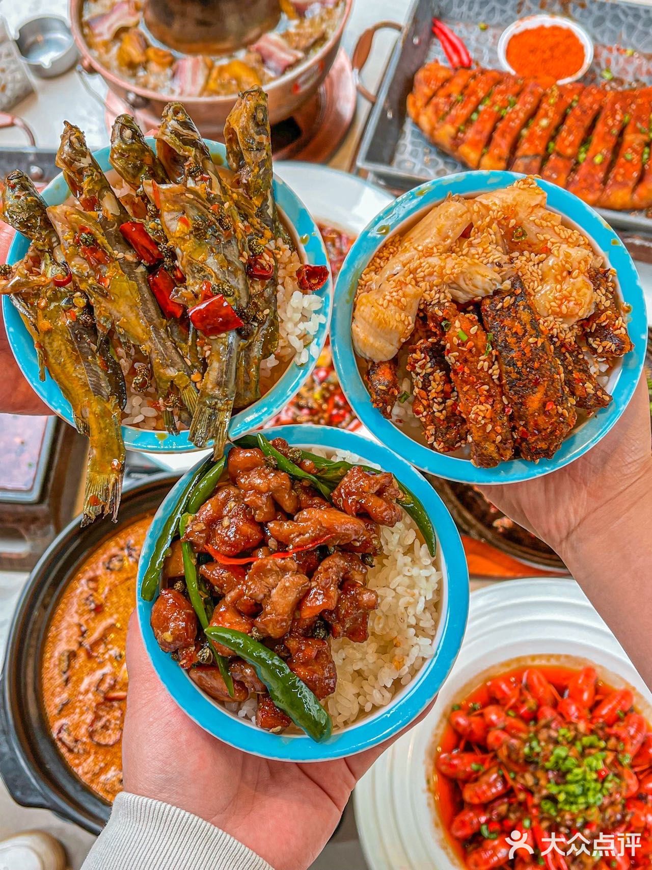 答应我‼️来成都一定要吃川菜…酸菜小龙虾拌面巨好吃