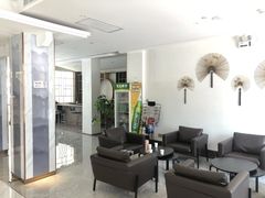 -忆江南酒店(交通大学咸宁路地铁站店)