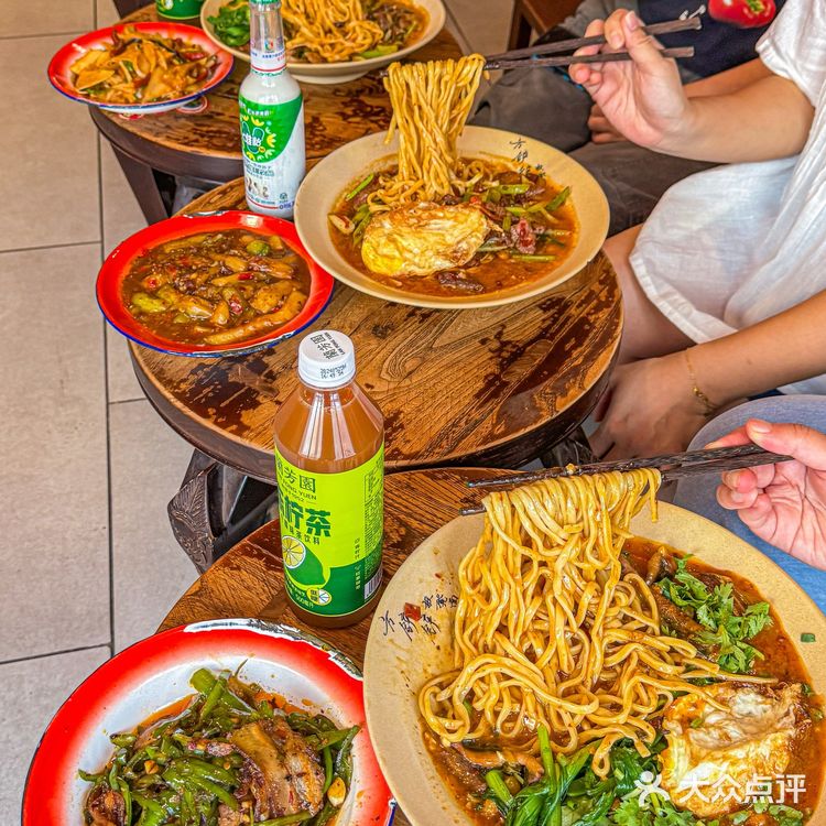 来个成都人解释一下这是什么情况……