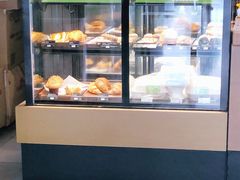 面包甜点陈列柜-星巴克(广州南站A18检票口楼上)