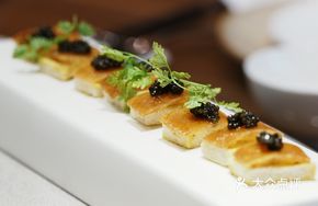 Han She Premium Caviar Fruit Wood Roast Duck