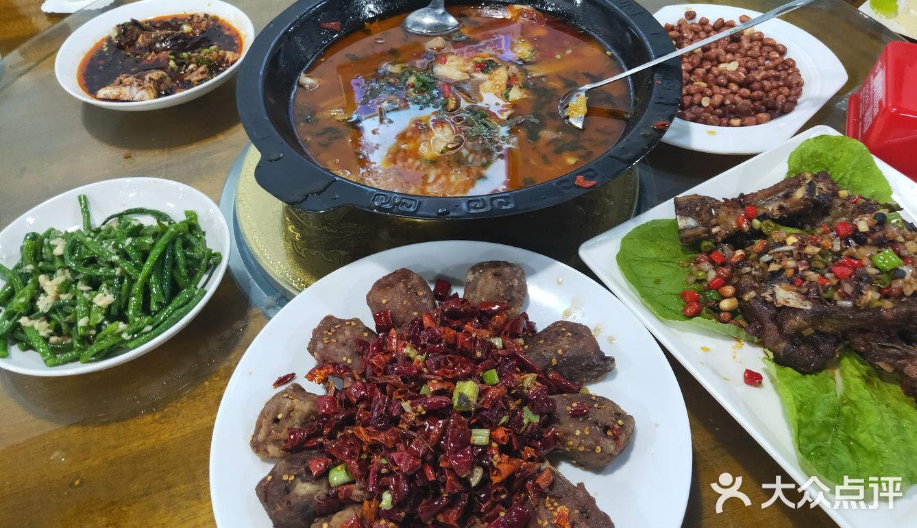菜量很足，都是挺大一份的，点了一份酸菜鱼