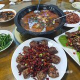 菜量很足，都是挺大一份的，点了一份酸菜鱼
