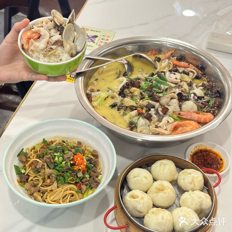 杭州探店｜好样的！你们碳水也搞起“联名”啦🍲