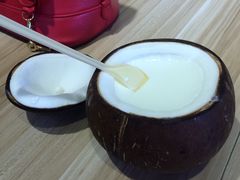 -志龙皇冠吃货椰子铺