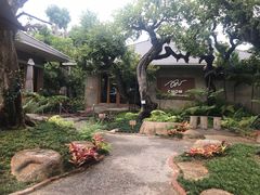 -Chom Cafe and Restaurant