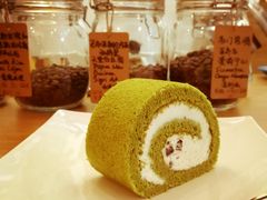 抹茶红豆蛋糕卷-COFFEE HOLIC(朝外SOHO店)