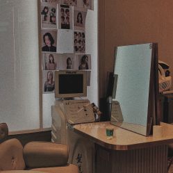 -PE SALON 