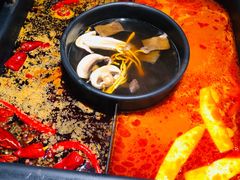 -老牌坊云南鱼豆花火锅(哈西万达店)