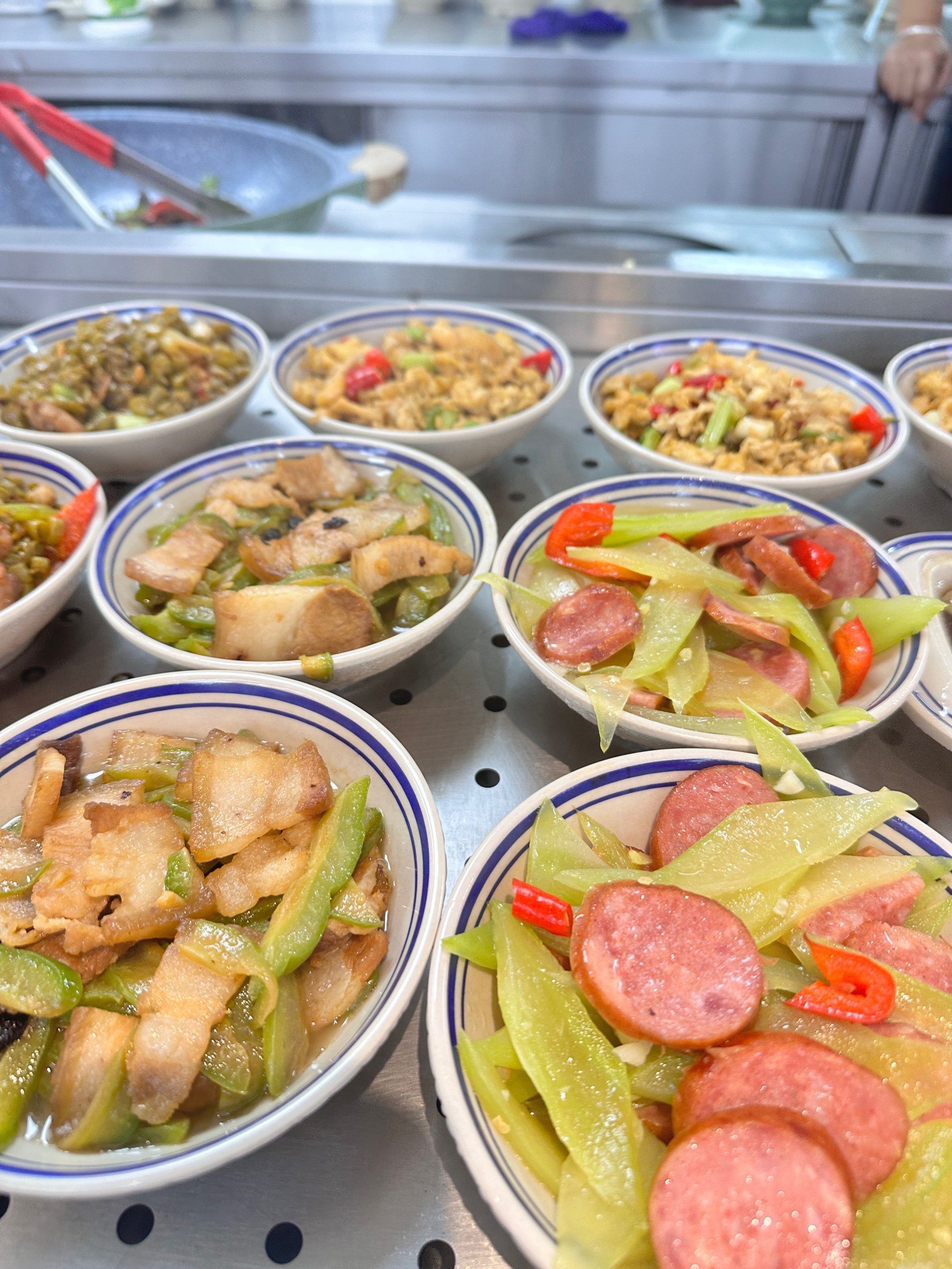 三亚最便宜的小碗菜重庆老火锅!菜品5.8r起