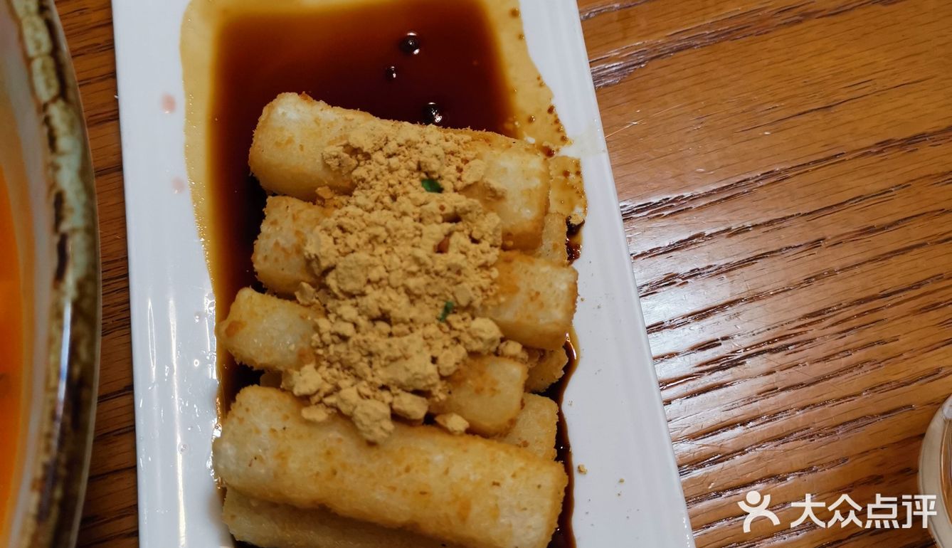 人很多，周六雨夜，基本满员