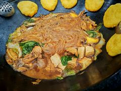 -粘豆包柴火铁锅炖