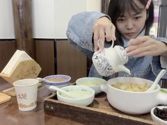 -蟹上黄·蟹黄面·江南糖水(人民广场店)