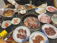 -锤头鲨毛肚海鲜烤肉自助餐厅(国购广场店)