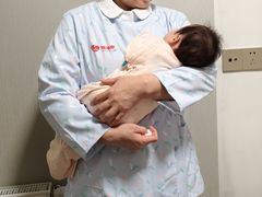 -上海雏渐肥月嫂